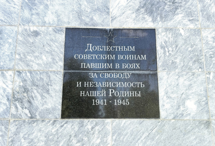 У обелиска У обелиска.